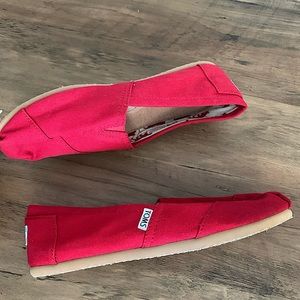 Toms 8w red